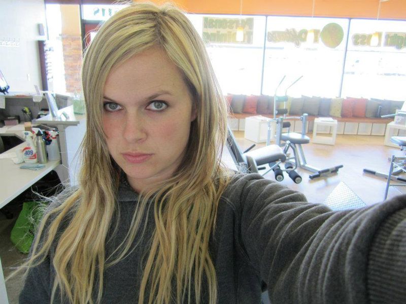 Kelly taking a selfie at the gym